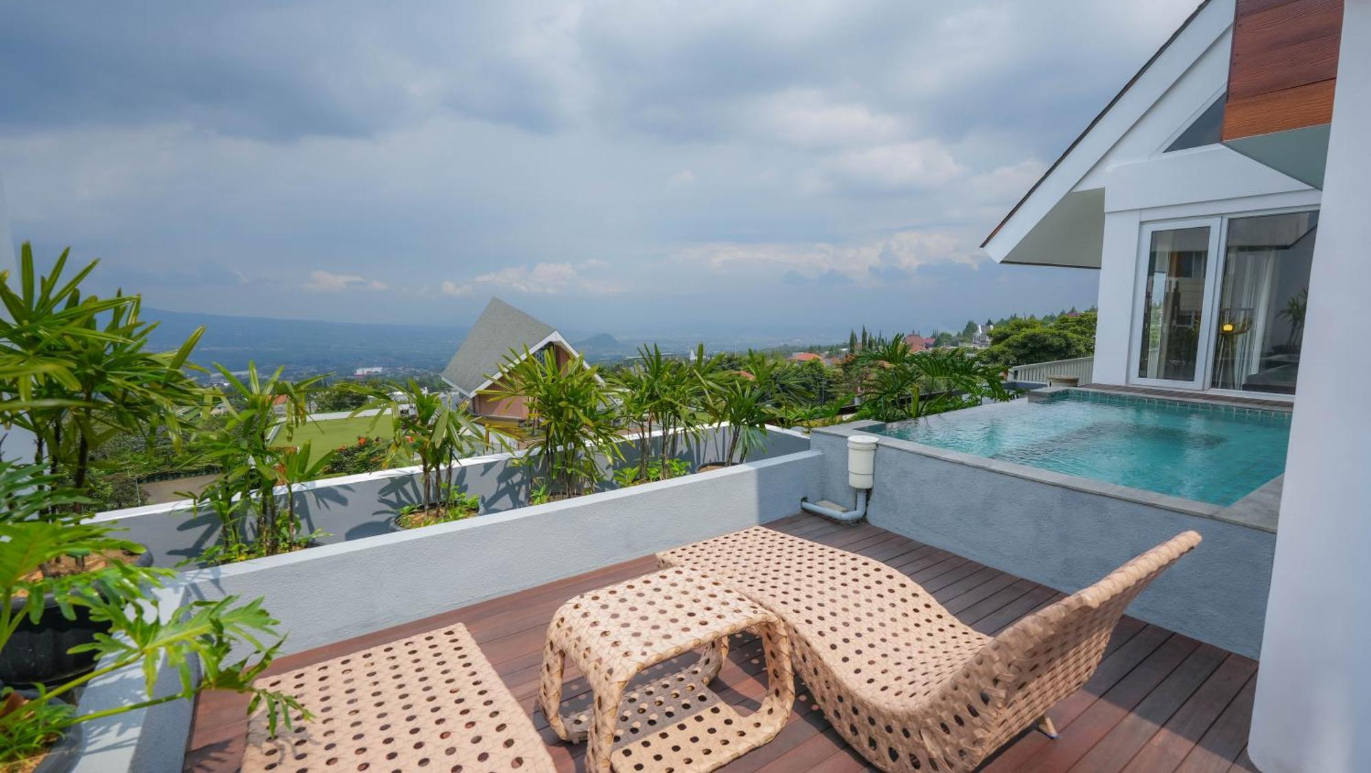 Amartahills Hotel And Resort Batu  Room photo